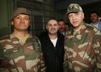 TSK’nın başında sıkıntı: ‘Alkışçı paşa’ Metin Temel’in apoletlerini Erdoğan söktü
