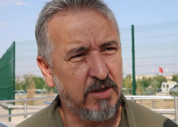 Küfürlü ‘promter’ metinlerinin küfürbaz yazarı AKP’li Aydın Ünal ‘kaçtı’