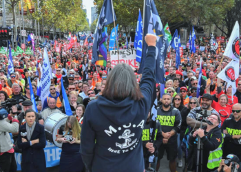 Melbourne’de göçmen karşıtlarına tepki:  Mülteciler hoş geldiniz, ırkçılara hayır