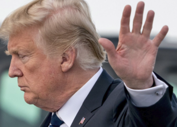 Trump, ‘hoşça kalın’ diyerek Demokratlarla görüşmeyi terk etti