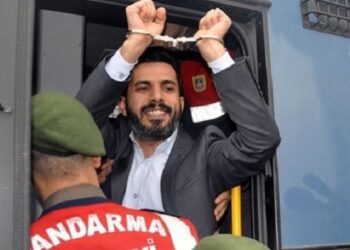 Turkish court rules to keep journalist Baransu in prison