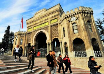 Türkiye’de Yüksek Öğretim dökülüyor: 1 milyon 155 bin üniversiteli eğitimini bırakmak zorunda kaldı