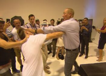 Senetör Anning’in kafasını yumurta kıran Egg Boy, Yeni Zelanda mağdurlarına 62 bin dolar bağışladı