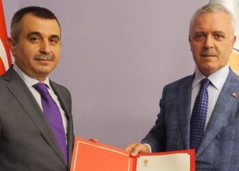 AKP seçim ofisi açılışında ortalık karıştı