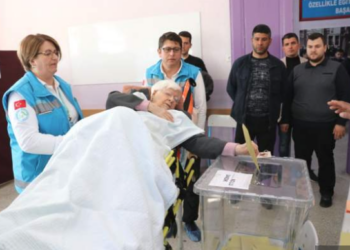 Türkiye sandık başında: İki Saadet Partili sandık görevlisi öldürüldü