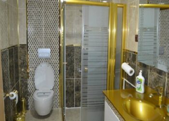 Diyarbakır’da bir banyo vakıası daha: Kayyım kaymakamın altın renkli banyo merakı