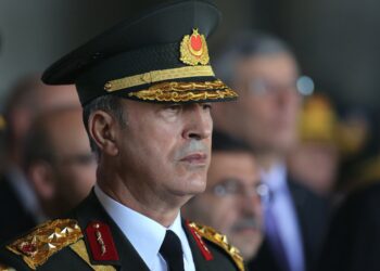 Hulusi Akar TSK’dan ihraç edilen 16 bin 540 kişiyi terörist ilan etti