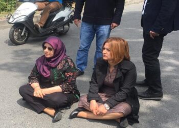 Anneler gözaltına alındı: İki vekil oturma eylemi başlattı