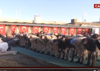 Bayram namazını yanlış kılınca gündem oldu:Soylu ve ekibi Kato’da ‘tekbirsiz’ bayram namazı kıldı!