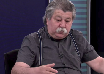 Ahmet Nesin,Türkiye Cumhuriyeti vatandaşlığından çıkacağını duyurdu
