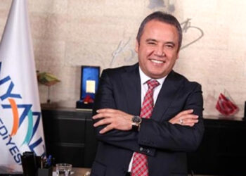 3 milyar biliyorduk: Antalya Belediye Başkanı Böcek, AKP’li Türel’in 6 milyar borç bıraktığı söyledi