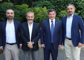 Sputnik: Davutoğlu’nun haber değeri yok, önemsemiyoruz