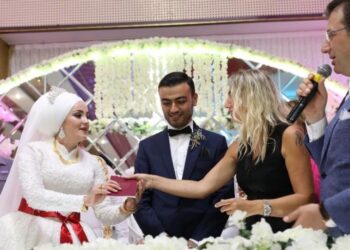 İmamoğlu’nun düğününe katıldığı gence ‘terörist’ diyen AKP’li Burhan Kuzu’ya dava