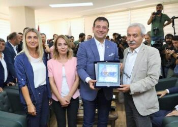 İmamoğlu’ndan tutuklamalara tepki: YSK karar veriyor, toplum seçiyor siz tutukluyorsunuz