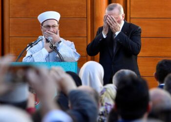 Dünyanın en büyük araştırma şirketi: Türkiye en az din adamları ve siyasetçilere güveniyor