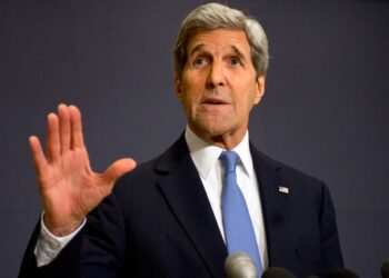 ABD eski Dışişleri Bakanı Kerry:  Başkan Kürt müttefiklerine ihanet etti