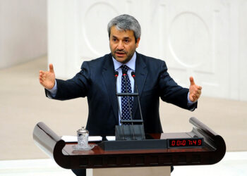 Nihat Ergin de AKP’den istifa ettiğini açıkladı