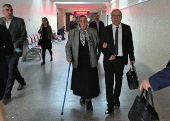 Şehit annesi Erdoğan’a hakaretten mahkemeye çıkarıldı: Ben vatan için evlat verdim, zaten kalbim sızlıyor