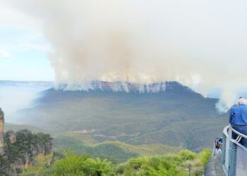 Sydney’in ciğerleri yanıyor: Dünya Mirası’ndaki  Blue Mountains’a sıçradı