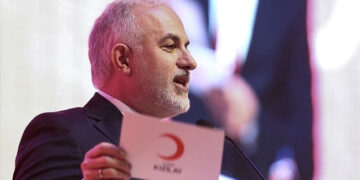Yandaş Ensar Vakfı’na yapılan  skandal  bağışa, Kızılay Başkanı’ından şok savundu