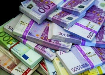 Almanya keseyi açtı: Virüs için 750 milyar avroluk yardım paketi