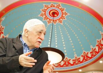 Gülen: Namaz için bile olsa bir süre kendi aranızda toplanmayın