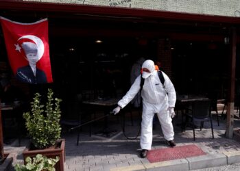Türkiye Covid-19 vakasında Çin’i geçti, son 24 saatte 127 kişi öldü