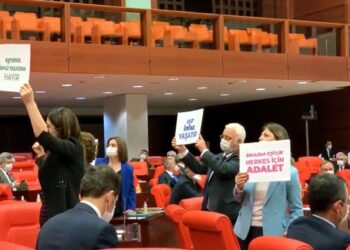 AKP ve MHP’liler el kaldırdı: Cinsel saldırı ve uyuşturucu suçluları artık açık cezaevinde!