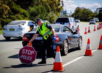 Sydney’de kıyafet satan mağazaya giren araç 11 kişiyi yaraladı