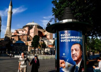 CHP’li Öztrak’tan AKP’ye Ayasofya çıkışı: 18 yıldır iktidardasınız açacaksanız açın!