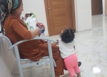 10 günlük bebeğiyle tutuklanan annenin sütü kesildi, bebeğin gözleri iltihaplandı