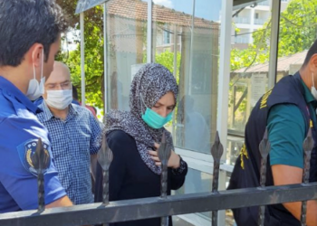 Gözaltında beyin kanaması geçirdi: Yatağa kelepçeli kadına hastanede 2 polis nezaret ediyor