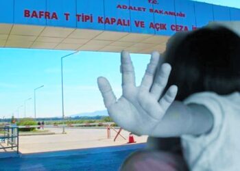 Uşak’taki çirkin olay gibi 4 bayana çıplak arama işkencesi: Kurbağa gibi zıplatılarak arandılar
