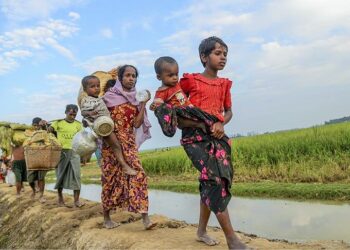 Myanmarlı askerler Arakanlı Müslümanlara soykırım yaptıklarını itiraf etti