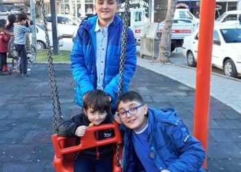 Tahliye zulmü: Üç kardeş, cezası  bittiği halde tahliye edilmeyen annelerini bekliyor