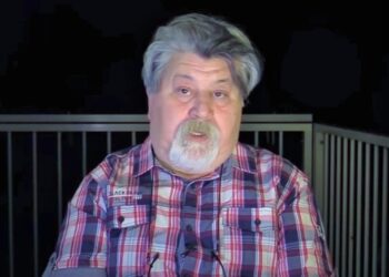 Ahmet Nesin: ‘Aldatacağına kuma getir’ diyen doktor yapılmış, ‘Erdoğan’a demokrat’ diyenleri yadırgamayın