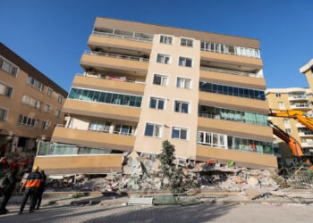 Saray’ın 1 günlük harcamasının yarısı İzmir’e yardım ödeneği olarak gönderildi