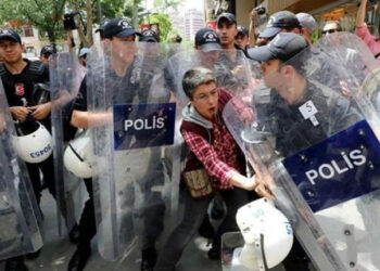 KHK’lı Öğretmen Acun Karadağ, çıplak aramayı anlattı: Anadan üryan soydular