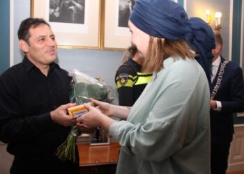 KHK’lı polis memuru, Hollandalılar’ın kahramanı oldu