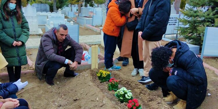 Koronaya yakalanarak vefat etti: Eşimi önce yoğun bakımlık hale getirdiler,  sonra tahliye ettiler