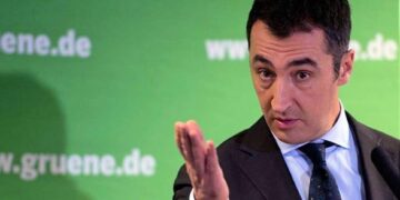 Cem Özdemir: Türkiye, Demirtaş’ı cezaevinden çıkarmıyorsa bunun bedeli olmalı