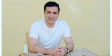 Demirtaş’a gülümsediği için yeni kimlik kartı verilmedi