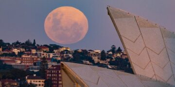 Dolunay,  Sydney’de Opera House ile güzel görüntü oluşturdu