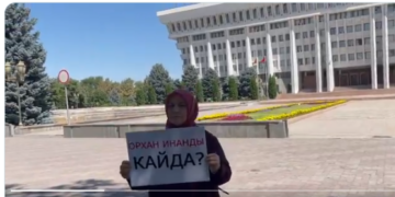 Eşi, Orhan İnandı için tek kişilik ‘adalet nöbeti’: Bugün itibariyle adalet nöbetime başlıyorum