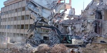 Harramiler hırsını alamadı: Samanyolu TV’nin el konulan binası dozerlerle yıkıldı