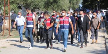 Cezaevinde bulunan Figen Yüksekdağ babasının cenaze törenine katıldı