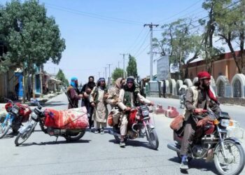 Cumhurbaşkanı Ghani, görevi bıraktı: Taliban Kabil’i kuşattı, kentten kaçışlar başladı