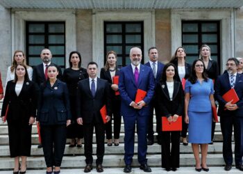 Arnavutluk’u kadınlar yönetecek: 17 kişiden oluşan bakanlar kabinesinin 12’si kadın bakan