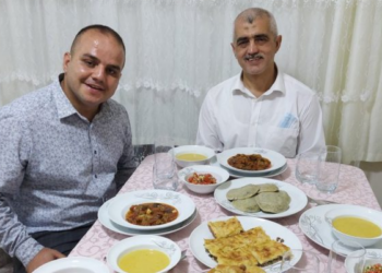 Gergerlioğlu ve Saçılık’ı evinde misafir eden KHK’lı Semih Akkuş’a ‘gözdağı’ operasyonu