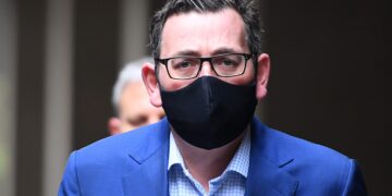 Başbakan Andrews, COVİD 19’ açıklamasını giderken, maske takmadığı için 400 dolar para cezasına çarptırıldı